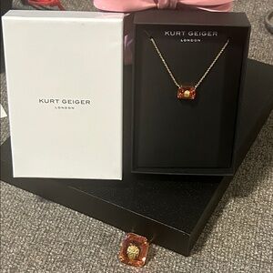 KURT GEIGER LONDON EMERALD CUT CRYSTAL PENDENT PIECE WITH SIGNATURE EAGLE HEAD